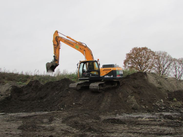 Verhuur met machinist van kraan, tractor en gronddumper