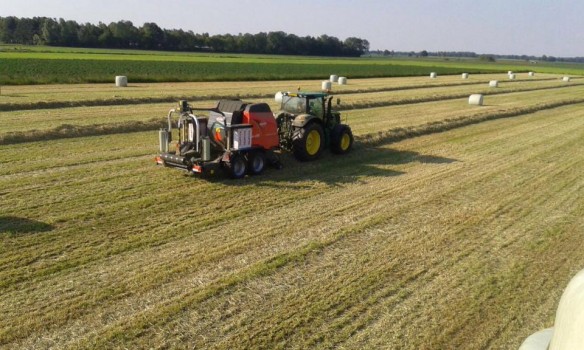 2x machines Balen persen van 90cm tot 160 cm + wikkelen.