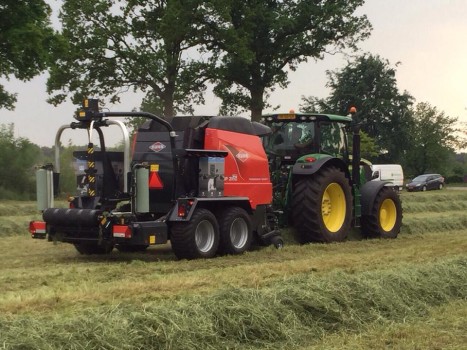 2x machines Balen persen van 90cm tot 160 cm + wikkelen.