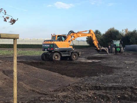 Verhuur met machinist van kraan, tractor en gronddumper