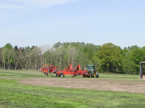 Gras harken tot 15 meter 1 werkgang.