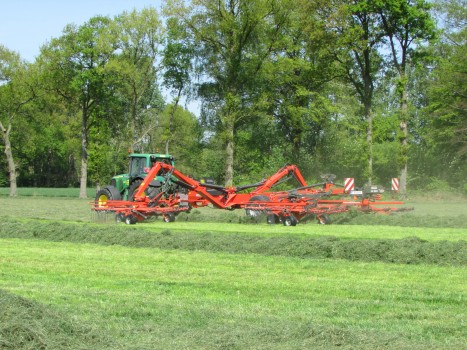 Gras harken tot 15 meter 1 werkgang.