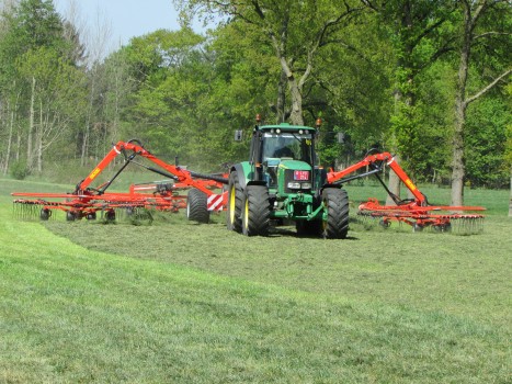 Gras harken tot 15 meter 1 werkgang.